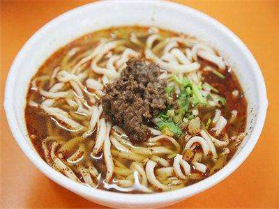 张彩会手擀麻辣面